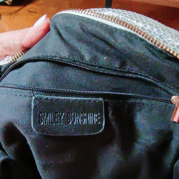 Elegant Silver Women's Shoulder Bag - Picture 6 of 9